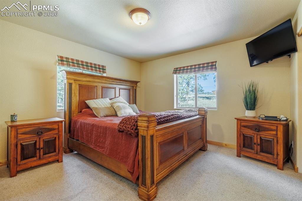 Image 19 of 40: Bedroom