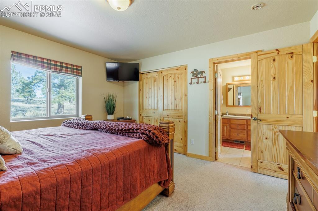 Image 21 of 40: Bedroom