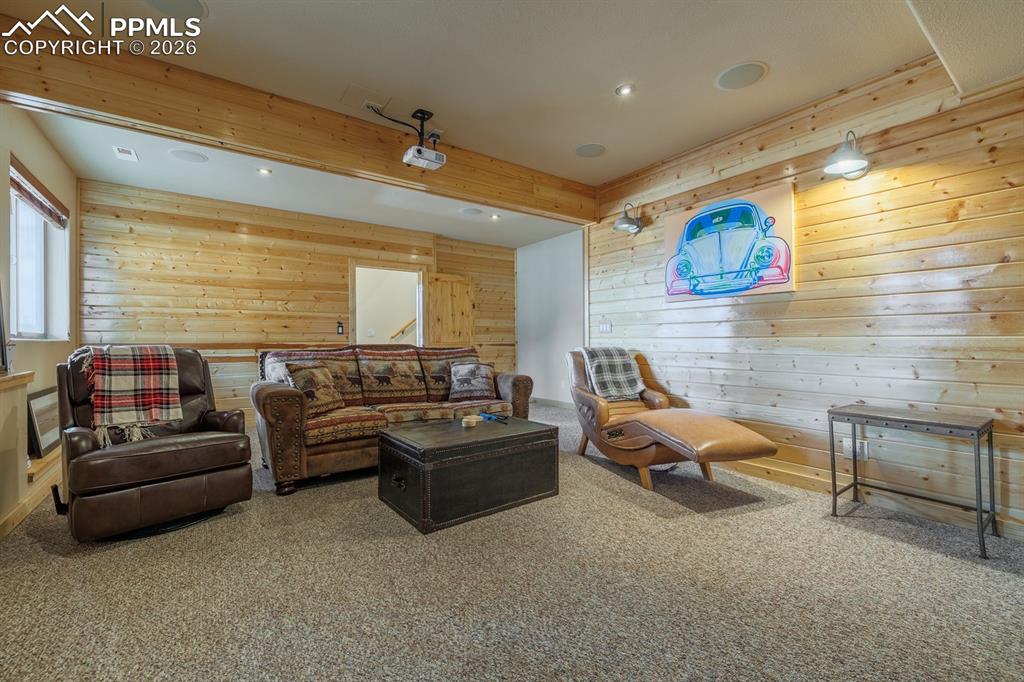 Image 26 of 40: Living Room