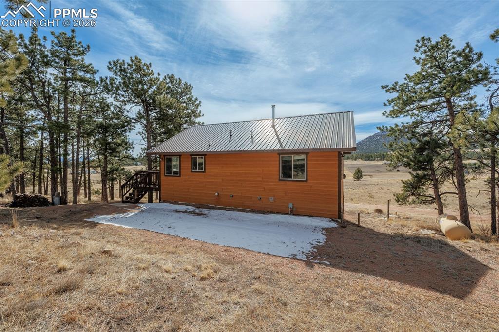 Image 31 of 40: Back of Structure