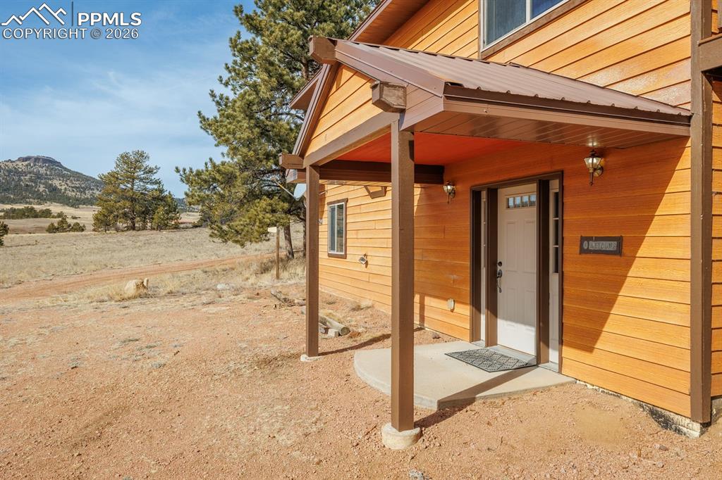 Image 7 of 40: Entry