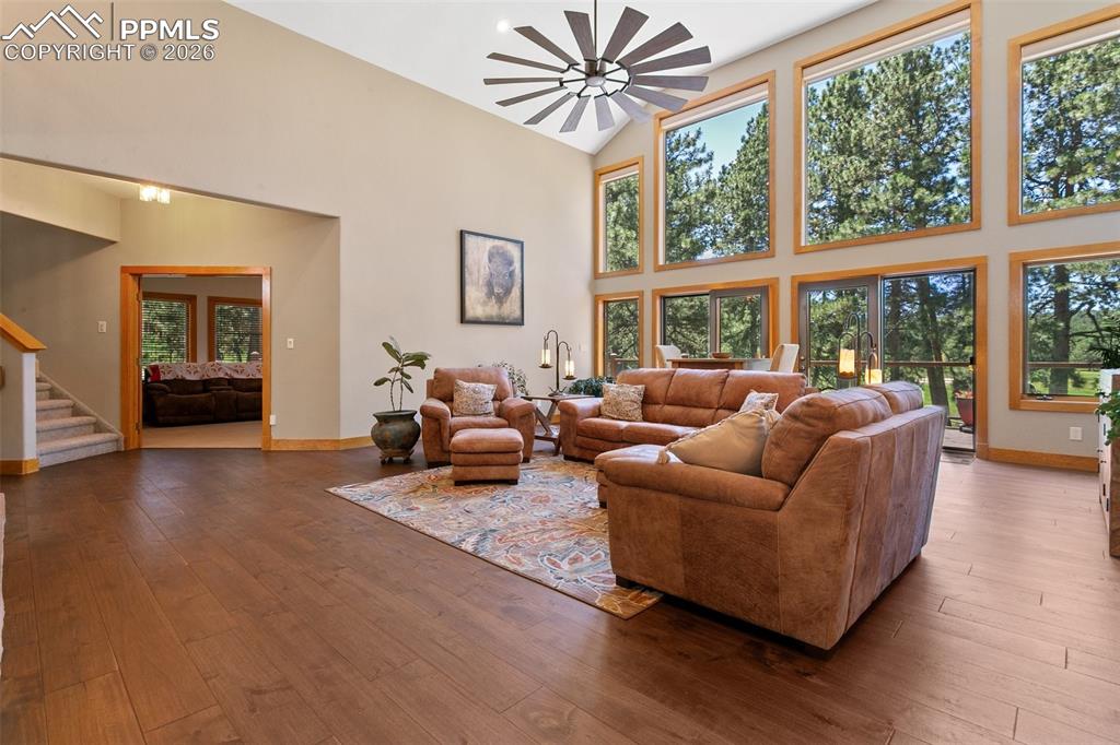 Image 16 of 50: Living Room