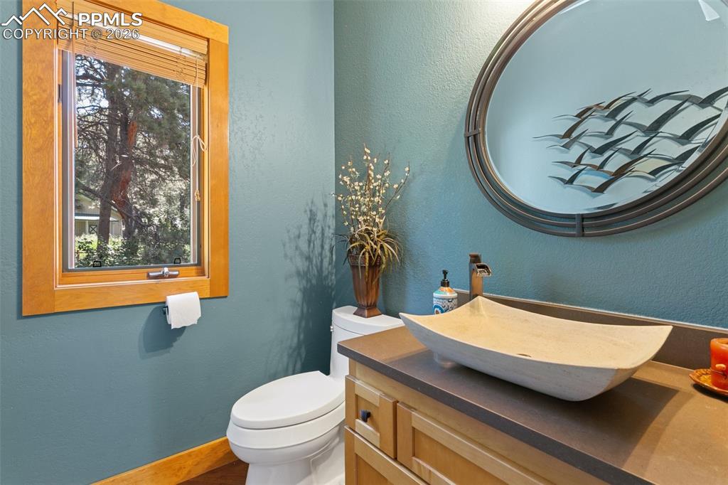 Image 20 of 50: Bathroom