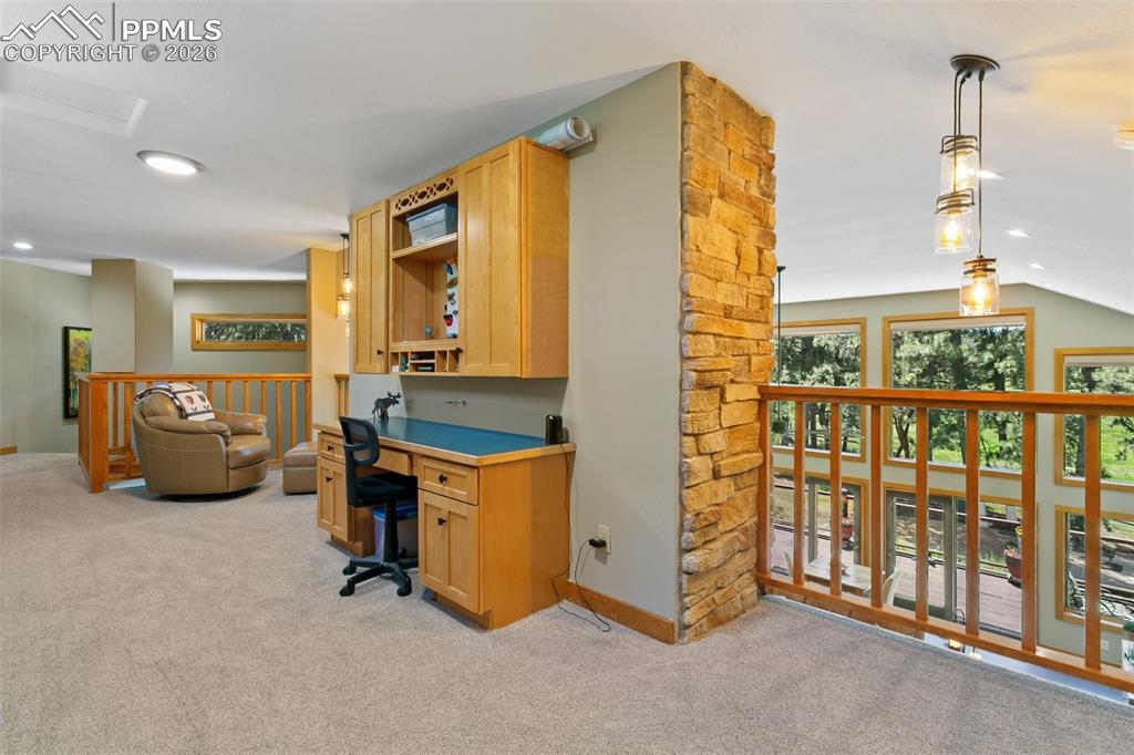 Image 25 of 50: Loft