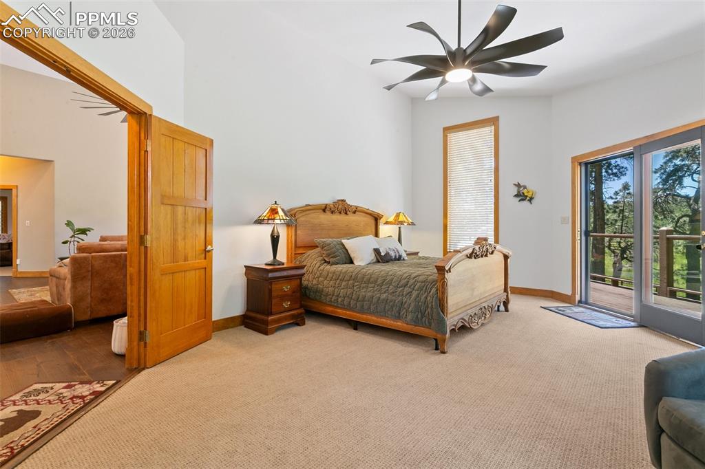 Image 28 of 50: Bedroom