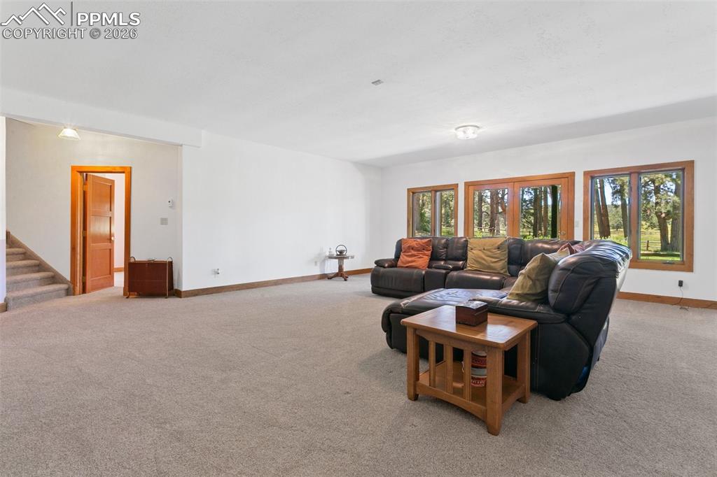 Image 34 of 50: Living Room