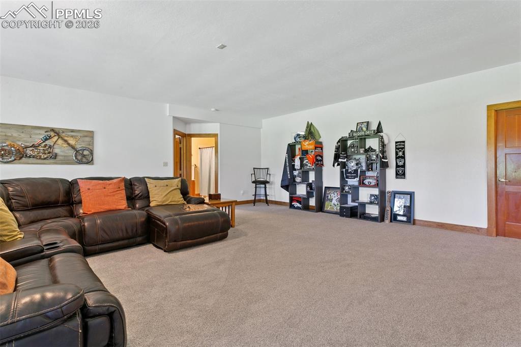 Image 35 of 50: Living Room