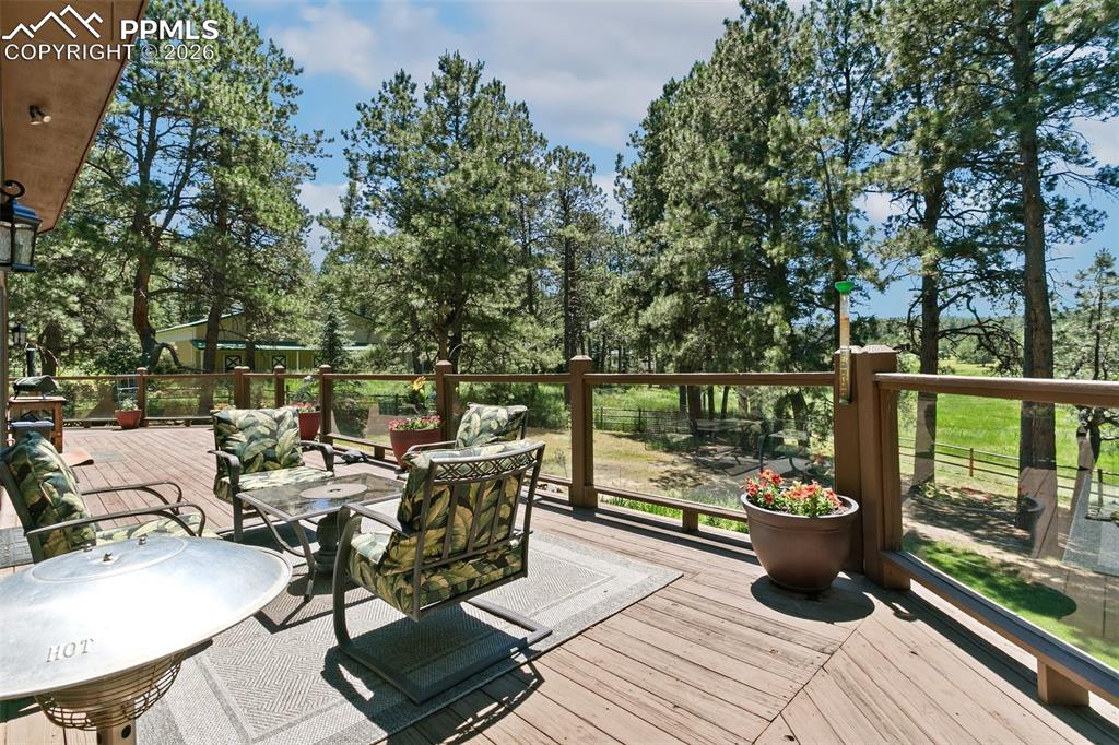 Image 43 of 50: Deck