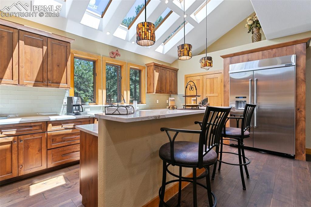 Image 8 of 50: Kitchen