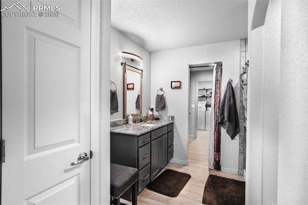 Image 17 of 50: Ensuite bathroom w/ shower