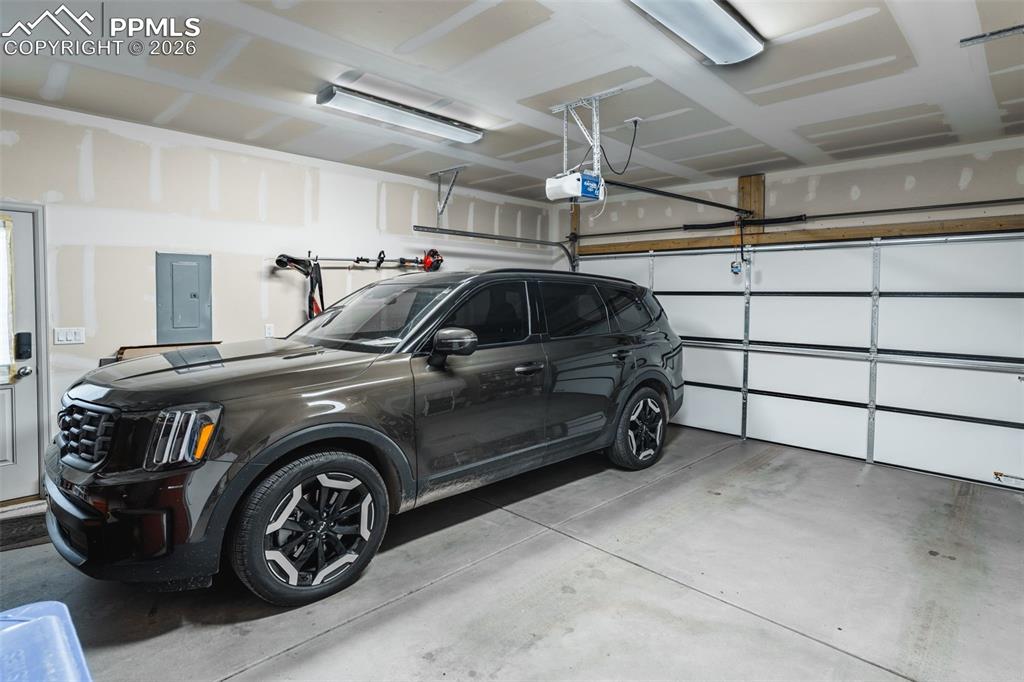 Image 23 of 50: 2 car attached garage