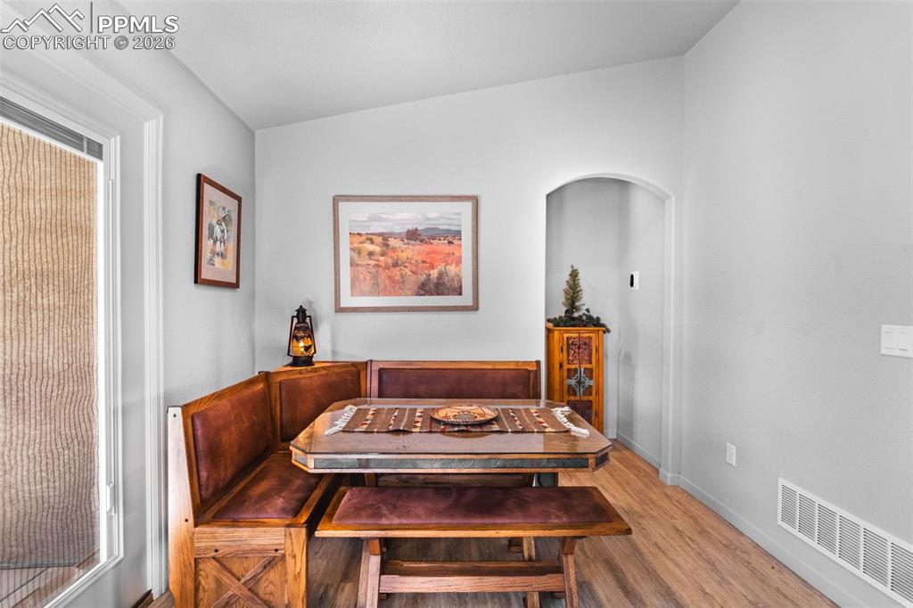 Image 8 of 50: Secondary dining nook