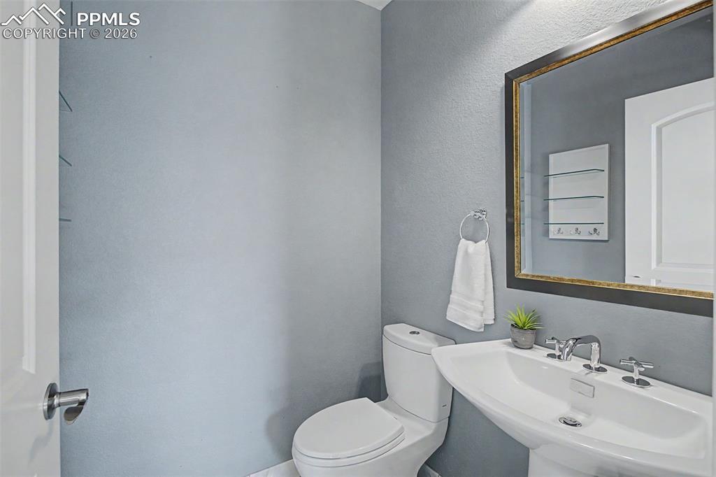 Image 14 of 35: Bathroom
