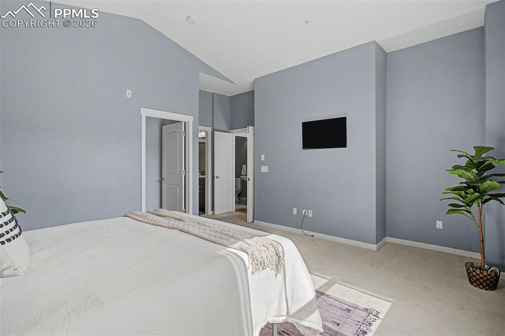 Image 16 of 35: Bedroom