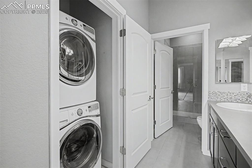 Image 20 of 35: Laundry