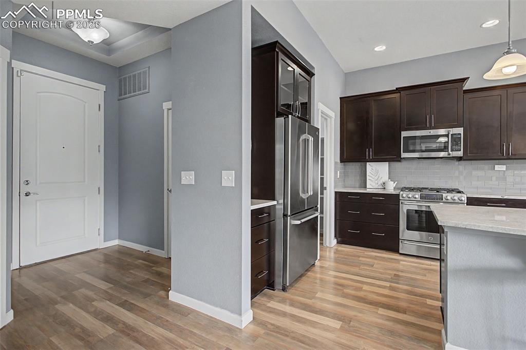 Image 9 of 35: Kitchen