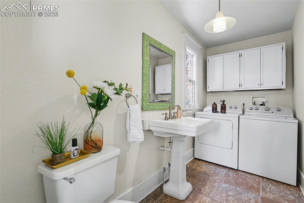Image 18 of 37: Bathroom