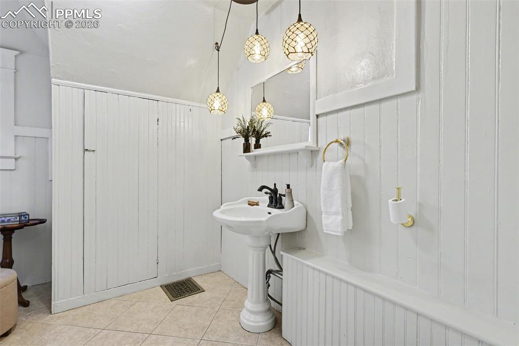 Image 23 of 37: Master Bathroom