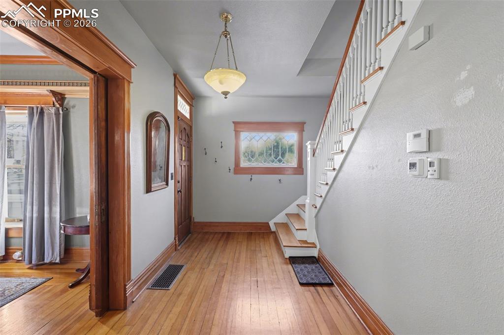 Image 4 of 37: Entry