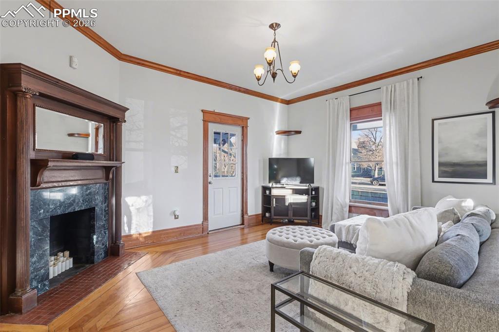 Image 5 of 37: Family Room