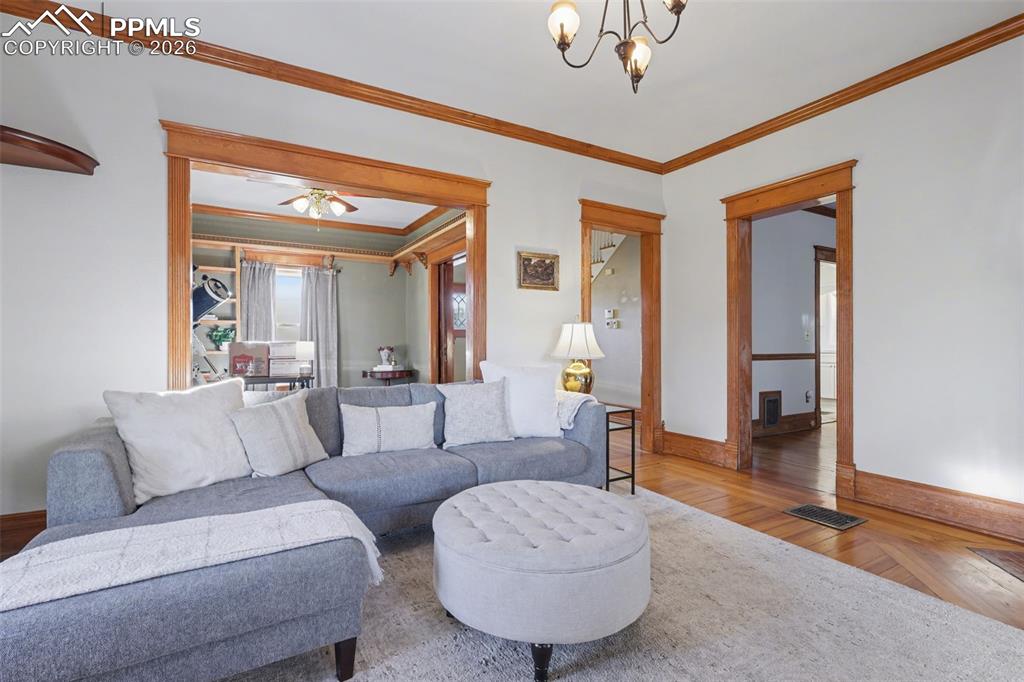Image 7 of 37: Family Room