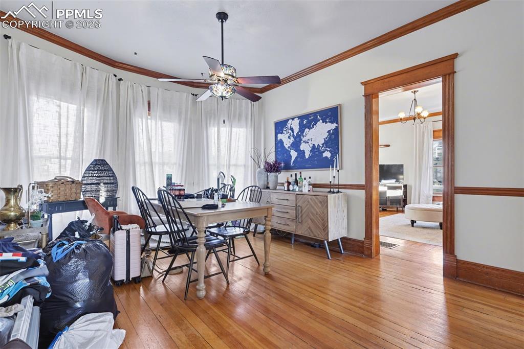 Image 9 of 37: Dining Room