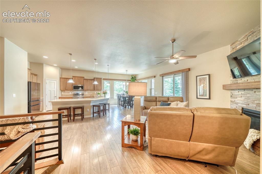 Image 19 of 50: Living Room