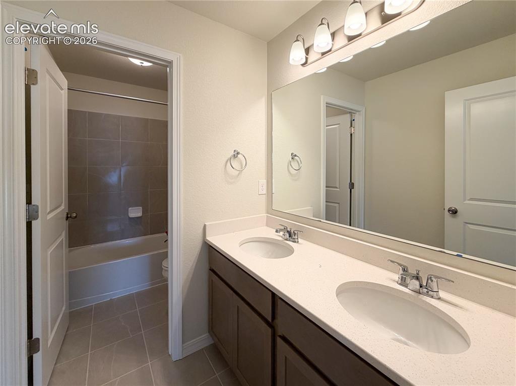 Image 35 of 42: Bathroom
