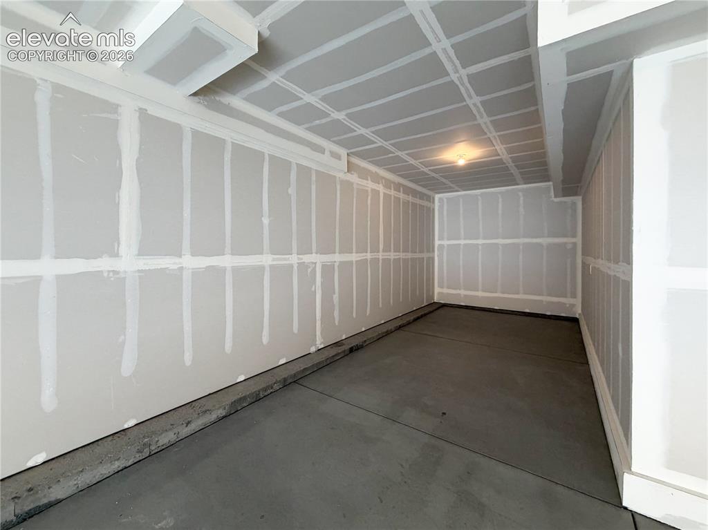 Image 42 of 42: Garage