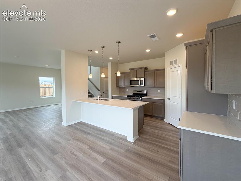 Image 6 of 42: Kitchen