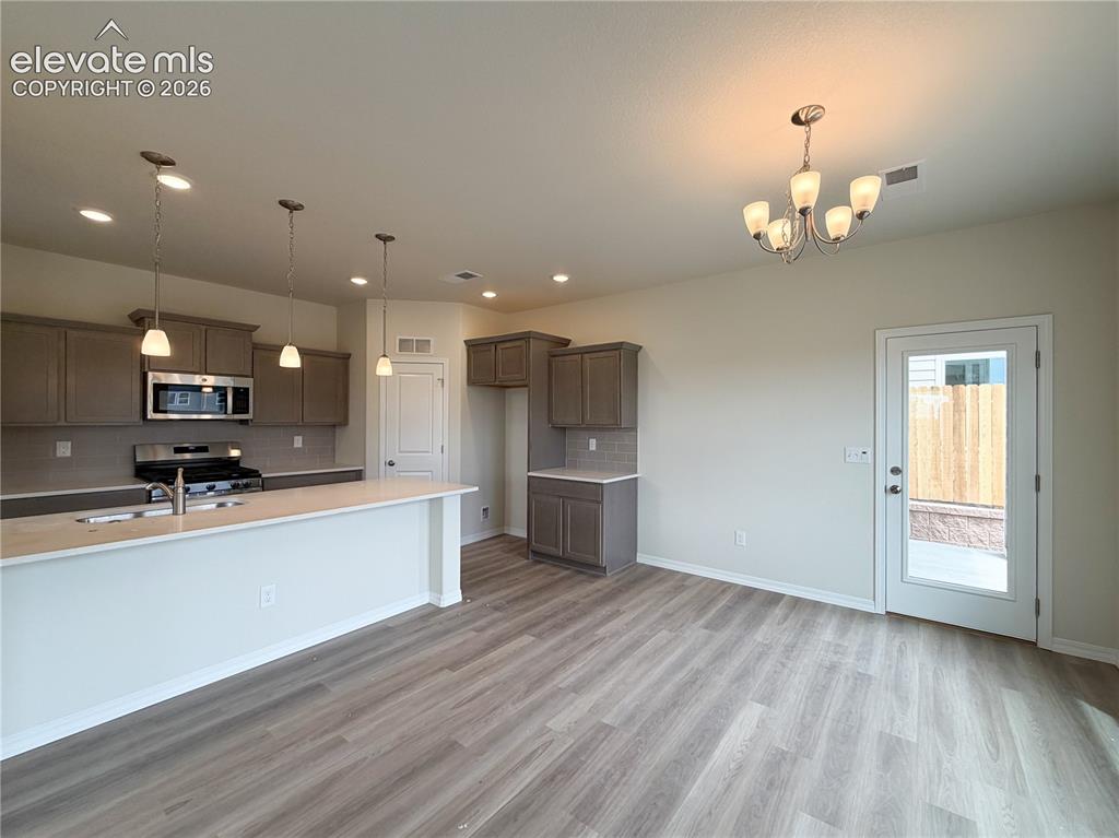 Image 8 of 42: Dining Area