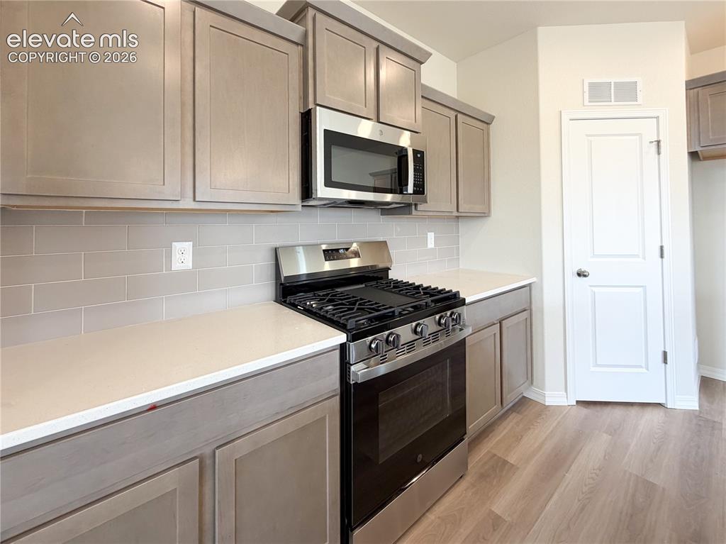 Image 9 of 42: Kitchen
