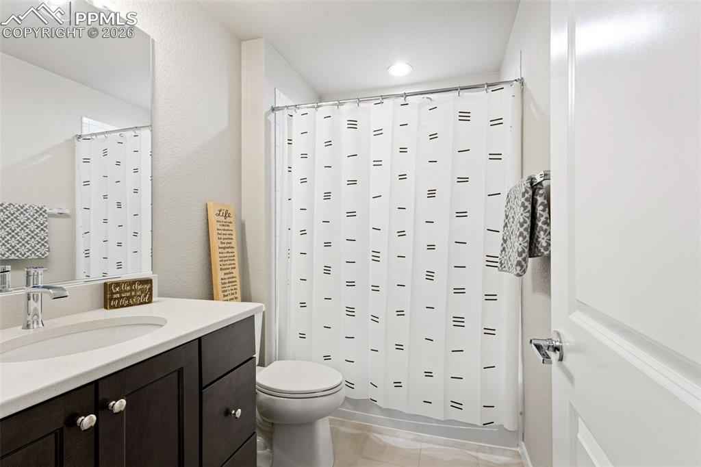 Image 18 of 32: Bathroom