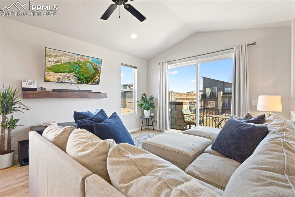 Image 5 of 32: Living Room