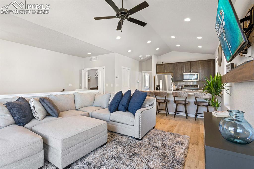 Image 6 of 32: Living Room