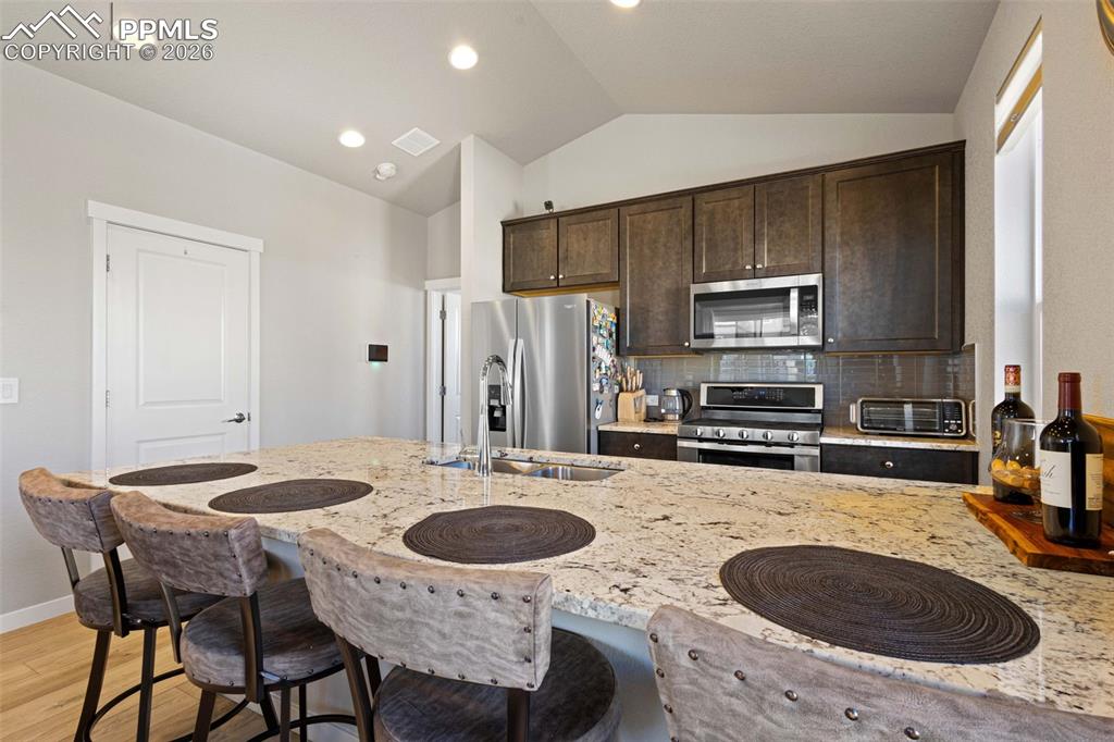 Image 9 of 32: Kitchen