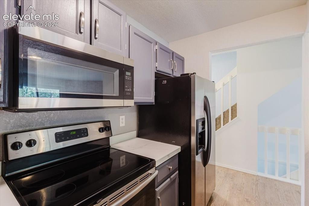 Image 10 of 31: Kitchen
