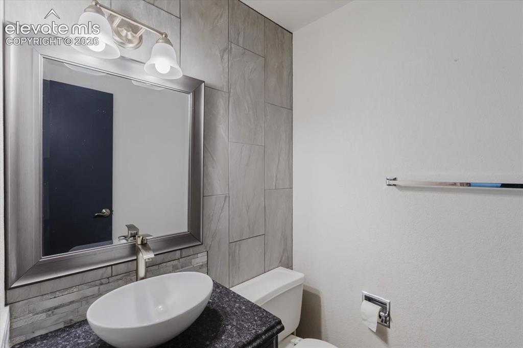 Image 3 of 31: Bathroom