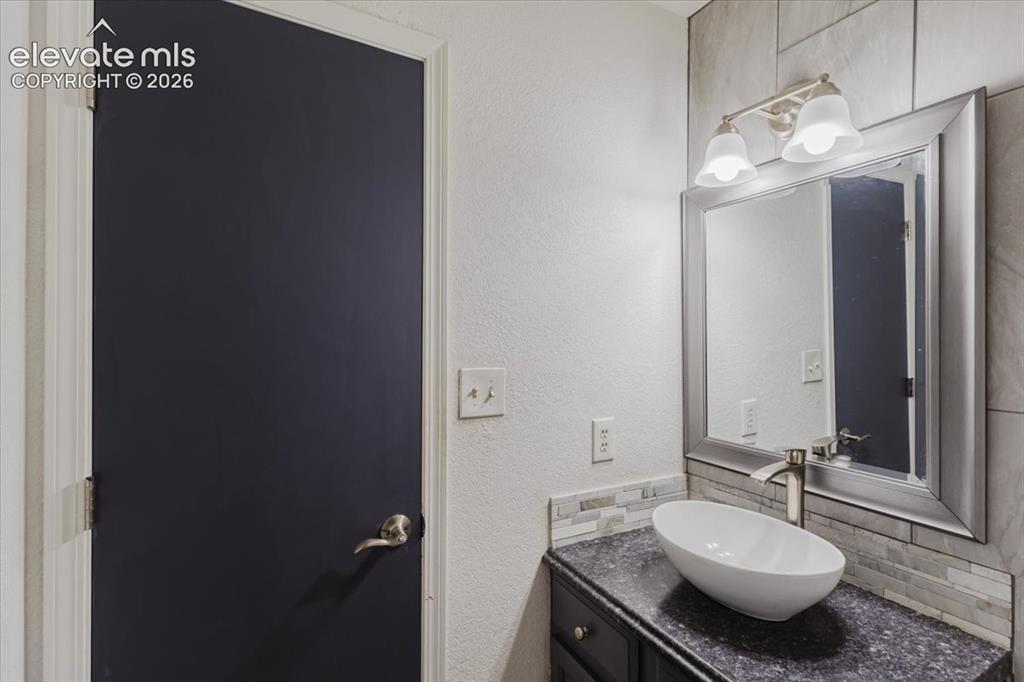 Image 4 of 31: Bathroom