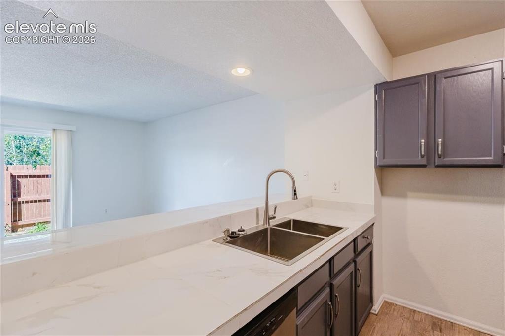 Image 8 of 31: Kitchen