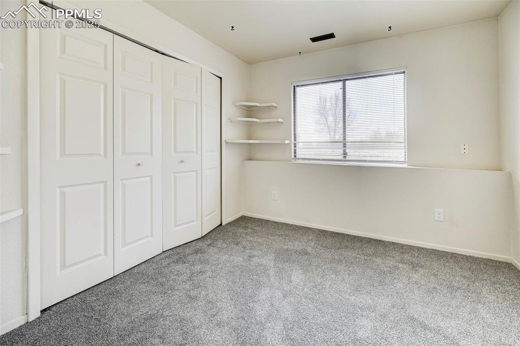 Image 11 of 14: Bedroom