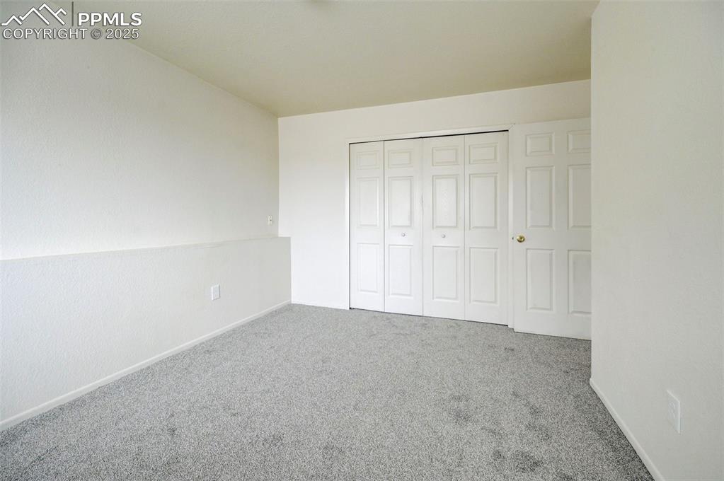 Image 12 of 14: Bedroom