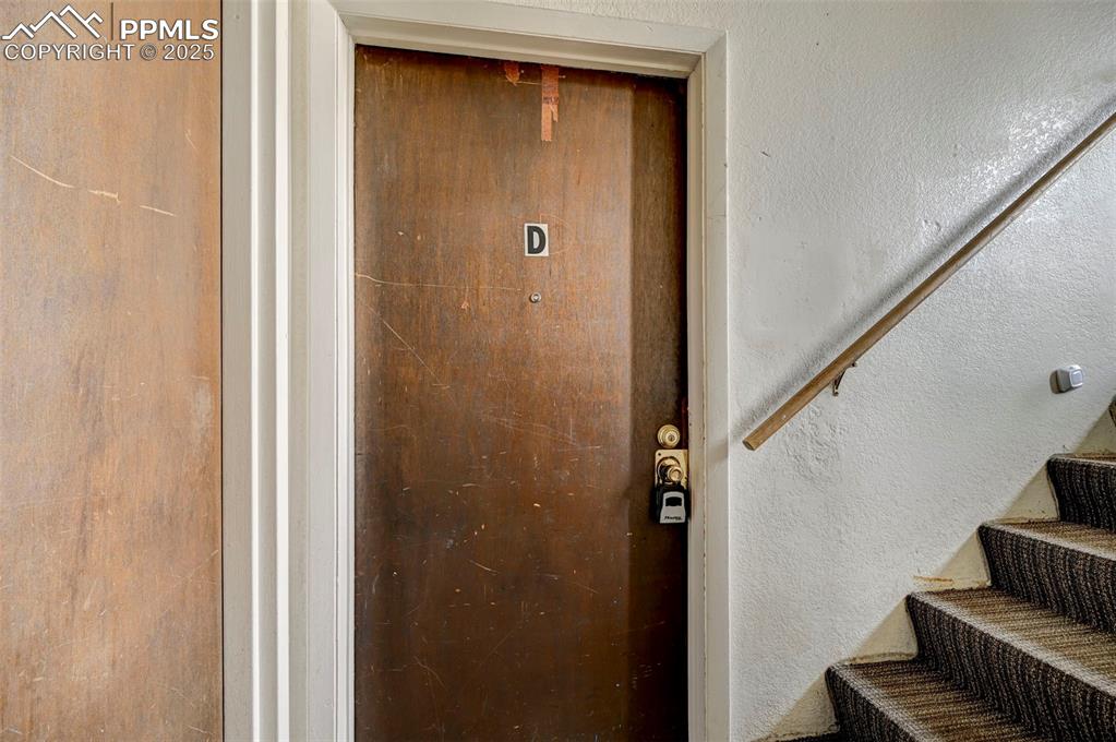 Image 3 of 14: Entry