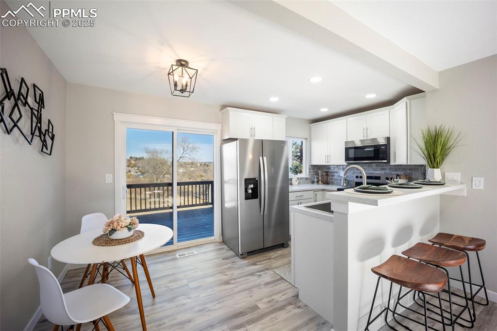 Image 14 of 45: Kitchen