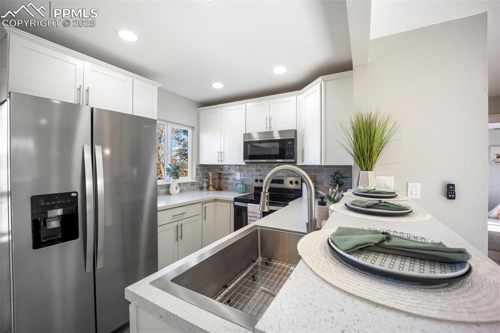 Image 15 of 45: Kitchen