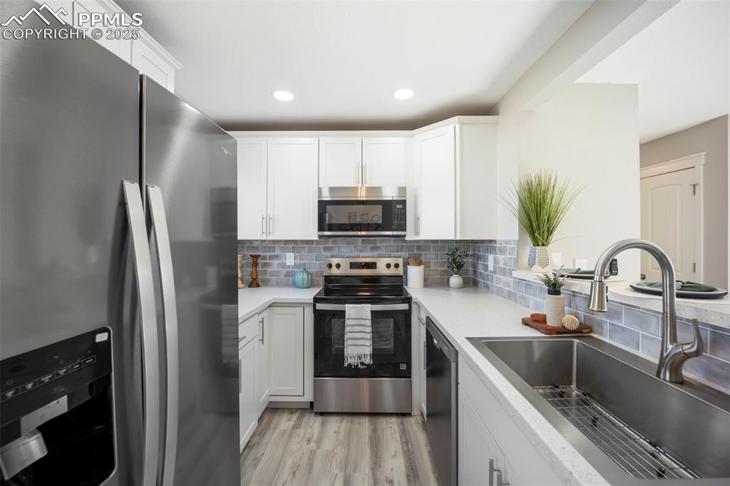 Image 16 of 45: Kitchen