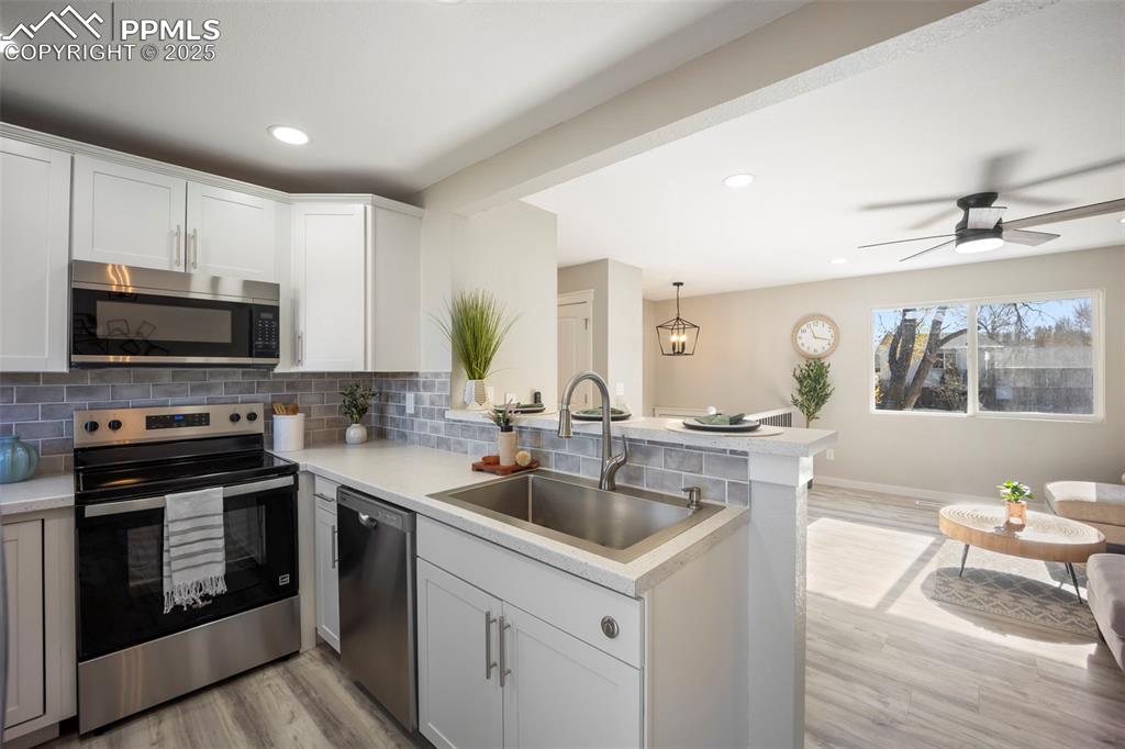 Image 19 of 45: Kitchen