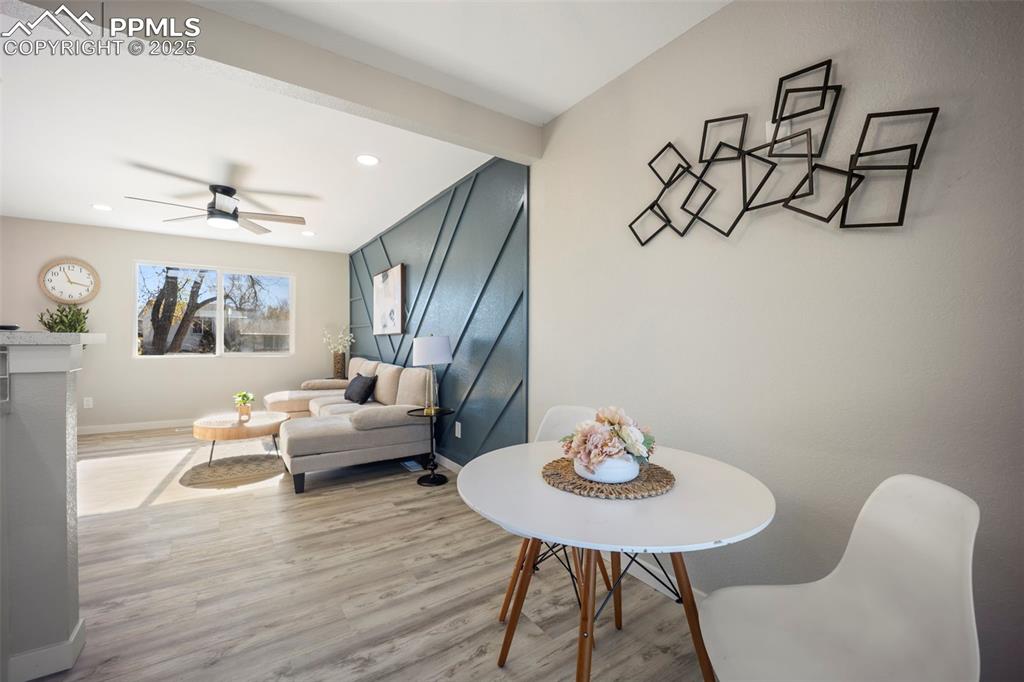 Image 20 of 45: Sitting Room