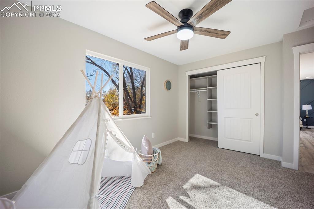 Image 22 of 45: Bedroom