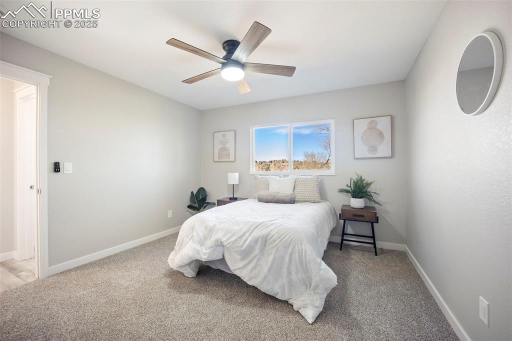 Image 25 of 45: Bedroom